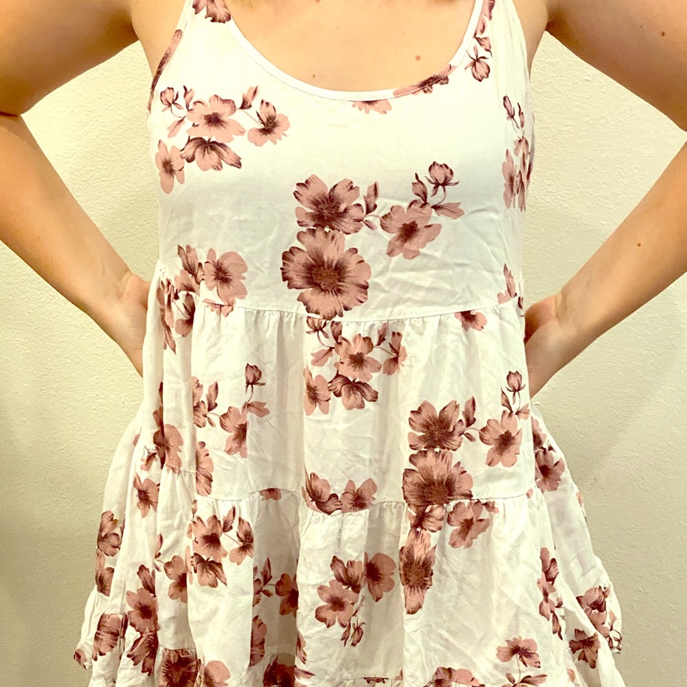 BRANDY MELVILLE💗 Floral sun dress!